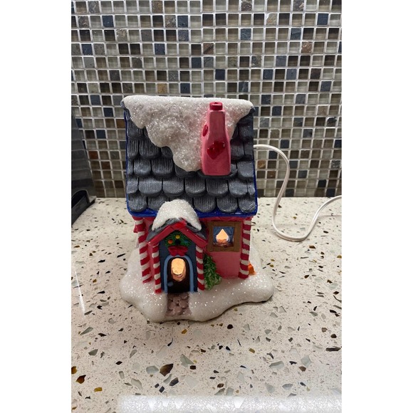 MRS CLAUS'S SWEET SHOPPE LIT HOUSE - Picture 3 of 7